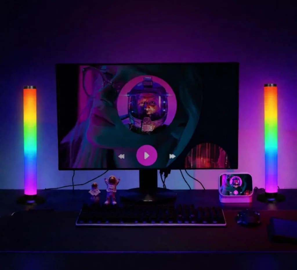 Lampe de bureau RGB réactive au son à 360 degrés avec contrôle par application et télécommande